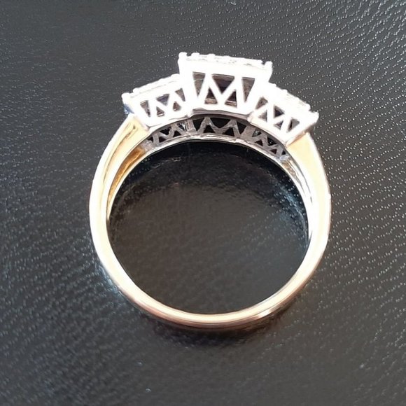 10kt Gold, Sapphire and Diamond Ring - Picture 3 of 7